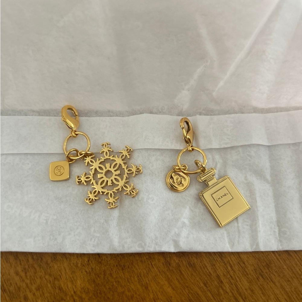 Chanel 2024 holiday Christmas charm bundle (cc snowflake logo and no.5)